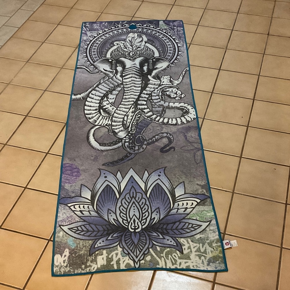 Manduka Yogitoes Skidless yoga towel